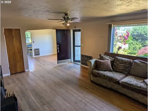 1891 Linnell Avenue Roseburg OR 97471