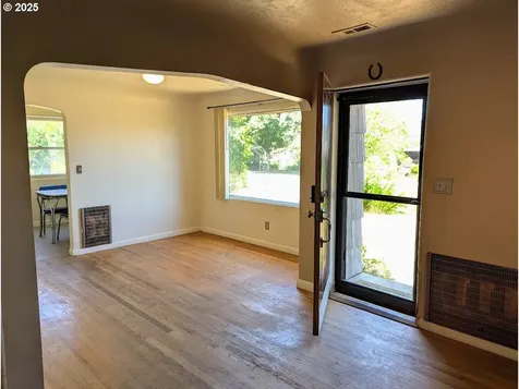 1891 Linnell Avenue Roseburg OR 97471