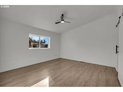 1477 June Way Woodburn OR 97071