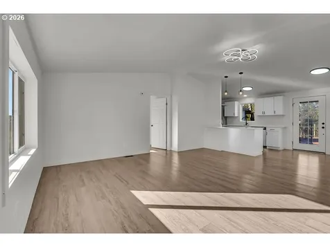 1477 June Way Woodburn OR 97071