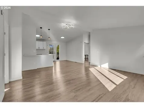 1477 June Way Woodburn OR 97071