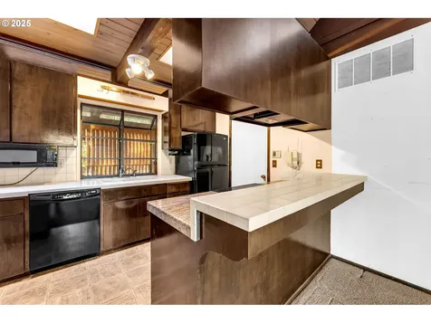 2546 SW Sherwood Drive Portland OR 97201
