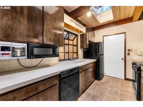 2546 SW Sherwood Drive Portland OR 97201