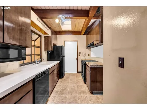 2546 SW Sherwood Drive Portland OR 97201