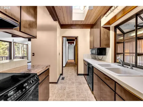 2546 SW Sherwood Drive Portland OR 97201