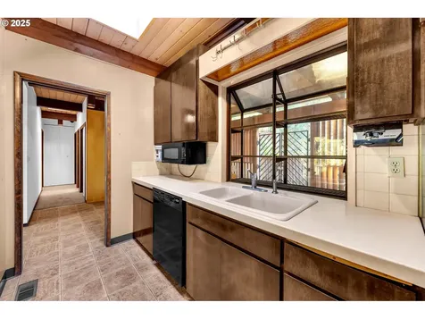 2546 SW Sherwood Drive Portland OR 97201