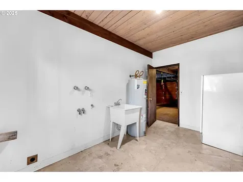 2546 SW Sherwood Drive Portland OR 97201