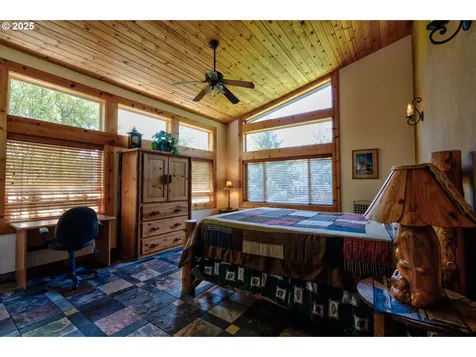 156 Peppermill Road Kelso WA 98626