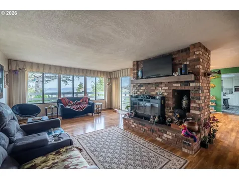 875 Signal Way Coos Bay OR 97420