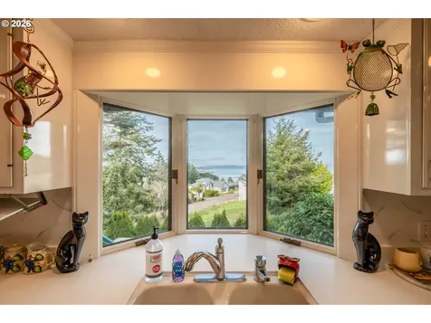 875 Signal Way Coos Bay OR 97420
