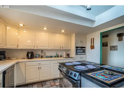 875 Signal Way Coos Bay OR 97420