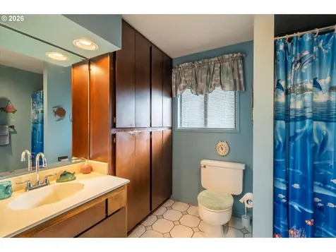 875 Signal Way Coos Bay OR 97420