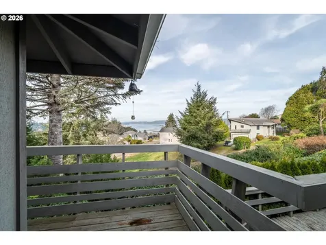 875 Signal Way Coos Bay OR 97420