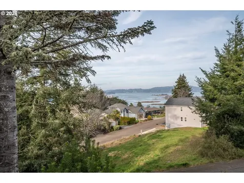 875 Signal Way Coos Bay OR 97420