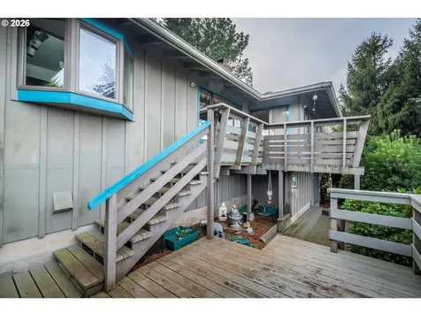 875 Signal Way Coos Bay OR 97420