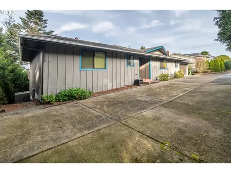 875 Signal Way Coos Bay OR 97420
