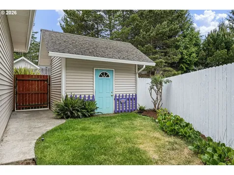 2218 Willow Loop Florence OR 97439