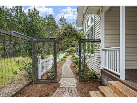 2218 Willow Loop Florence OR 97439