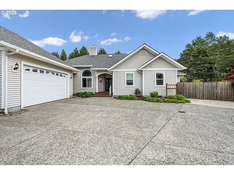 2218 Willow Loop Florence OR 97439