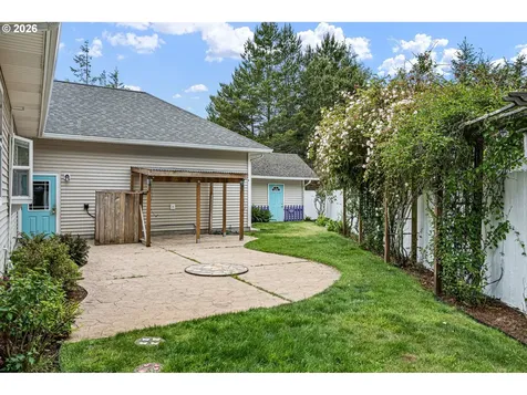 2218 Willow Loop Florence OR 97439