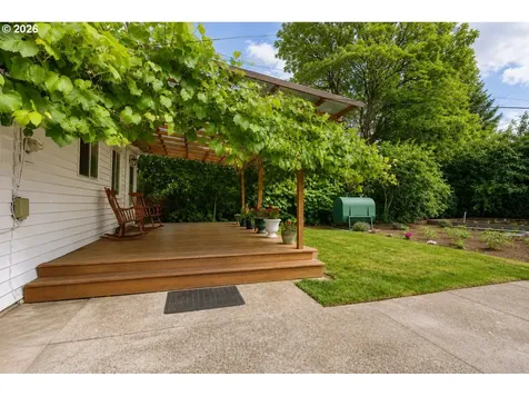 8912 SE Clay Street Portland OR 97216