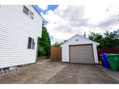 8912 SE Clay Street Portland OR 97216