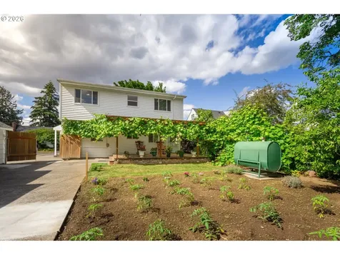 8912 SE Clay Street Portland OR 97216