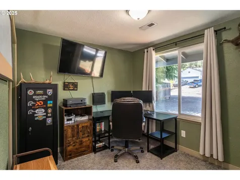 1304 E Fourth Avenue Sutherlin OR 97479