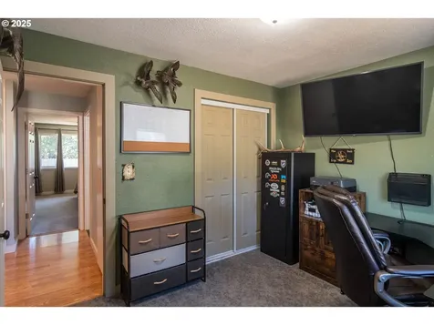 1304 E Fourth Avenue Sutherlin OR 97479