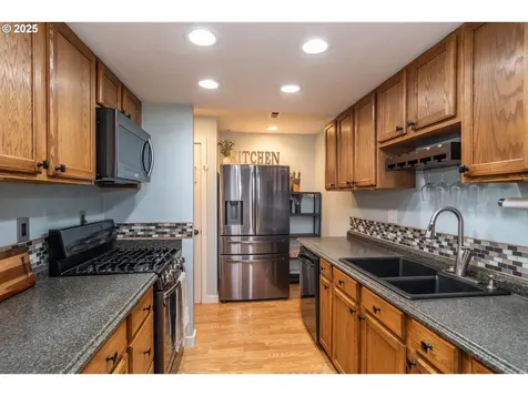1304 E Fourth Avenue Sutherlin OR 97479