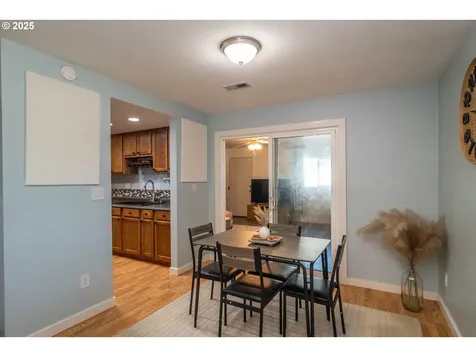 1304 E Fourth Avenue Sutherlin OR 97479