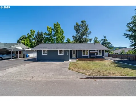 1304 E Fourth Avenue Sutherlin OR 97479