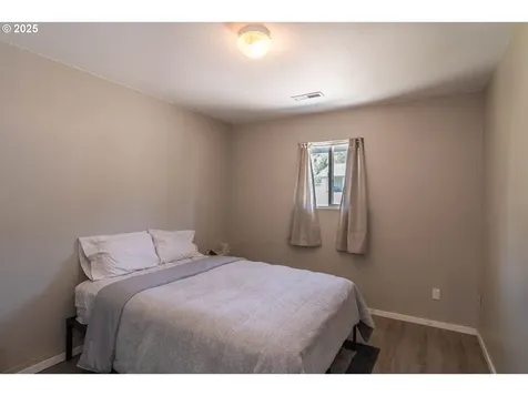 1304 E Fourth Avenue Sutherlin OR 97479