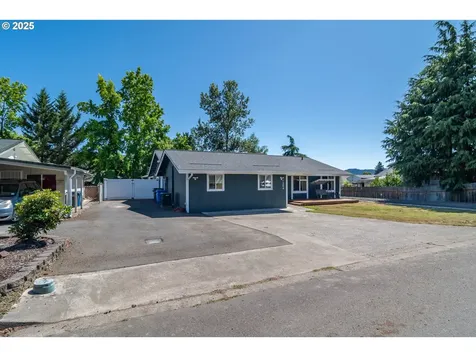 1304 E Fourth Avenue Sutherlin OR 97479