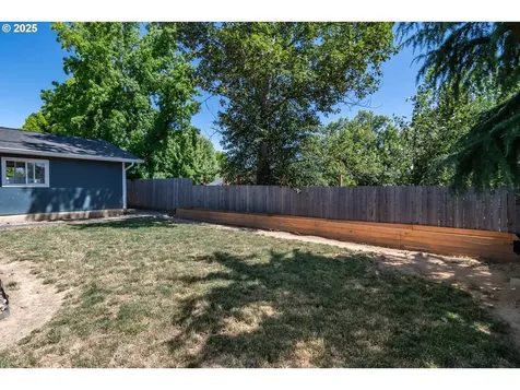 1304 E Fourth Avenue Sutherlin OR 97479