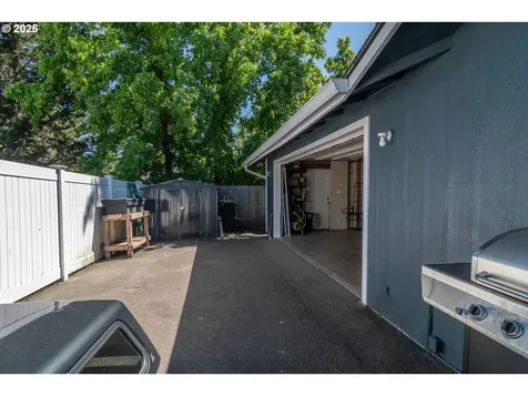 1304 E Fourth Avenue Sutherlin OR 97479