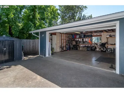 1304 E Fourth Avenue Sutherlin OR 97479