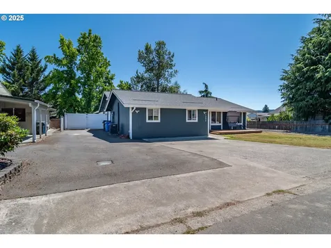 1304 E Fourth Avenue Sutherlin OR 97479