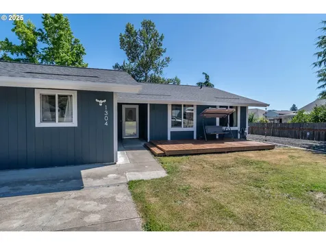 1304 E Fourth Avenue Sutherlin OR 97479