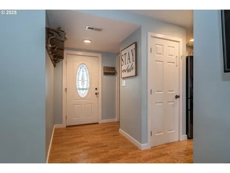 1304 E Fourth Avenue Sutherlin OR 97479