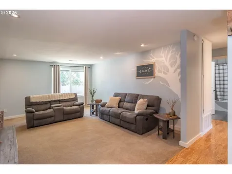 1304 E Fourth Avenue Sutherlin OR 97479