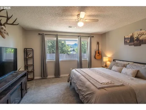 1304 E Fourth Avenue Sutherlin OR 97479