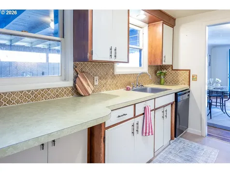 1566 Maywood Avenue Eugene OR 97404