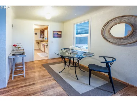 1566 Maywood Avenue Eugene OR 97404