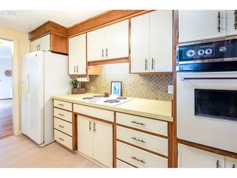 1566 Maywood Avenue Eugene OR 97404