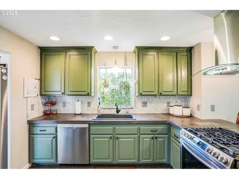 610 Lone Oaks Loop Silverton OR 97381