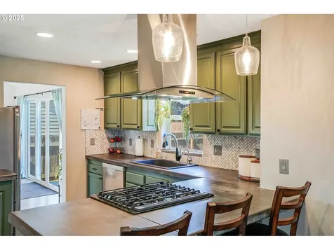 610 Lone Oaks Loop Silverton OR 97381