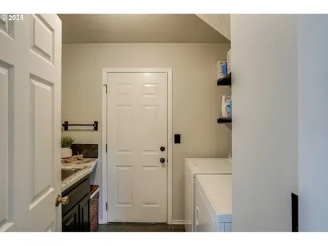 610 Lone Oaks Loop Silverton OR 97381