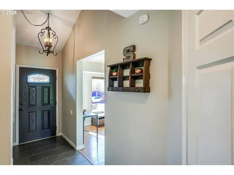 610 Lone Oaks Loop Silverton OR 97381