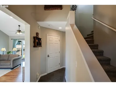 610 Lone Oaks Loop Silverton OR 97381